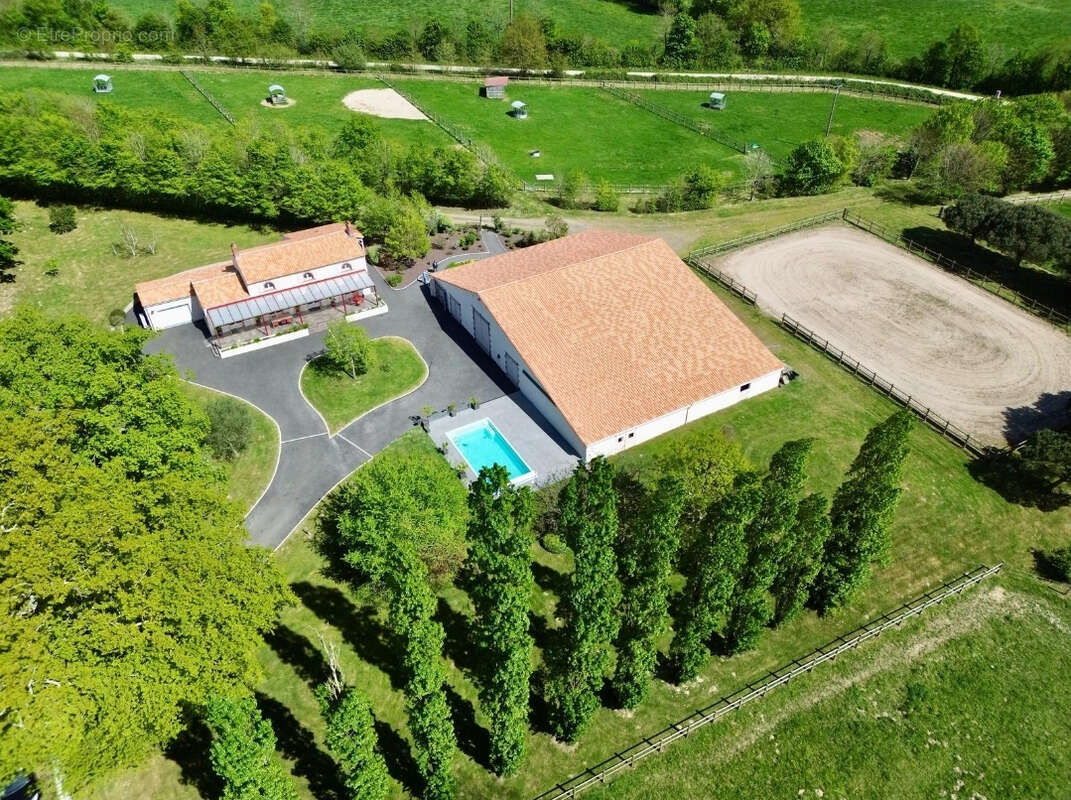 Maison à SAINT-FLORENT-DES-BOIS