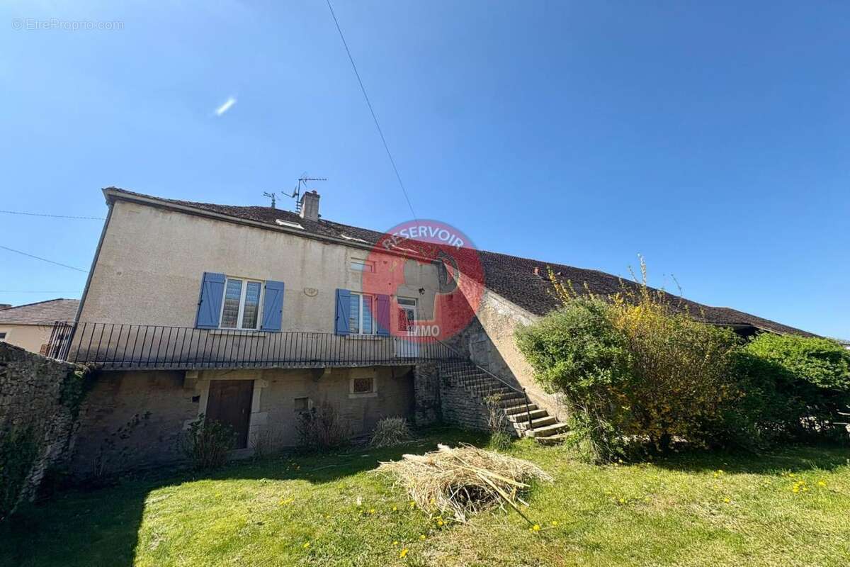 Maison à MONTIGNY-MONTFORT