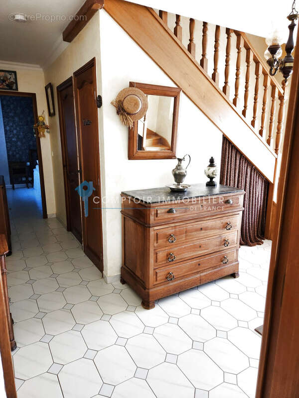 Maison à SAINT-JULIEN-LES-ROSIERS