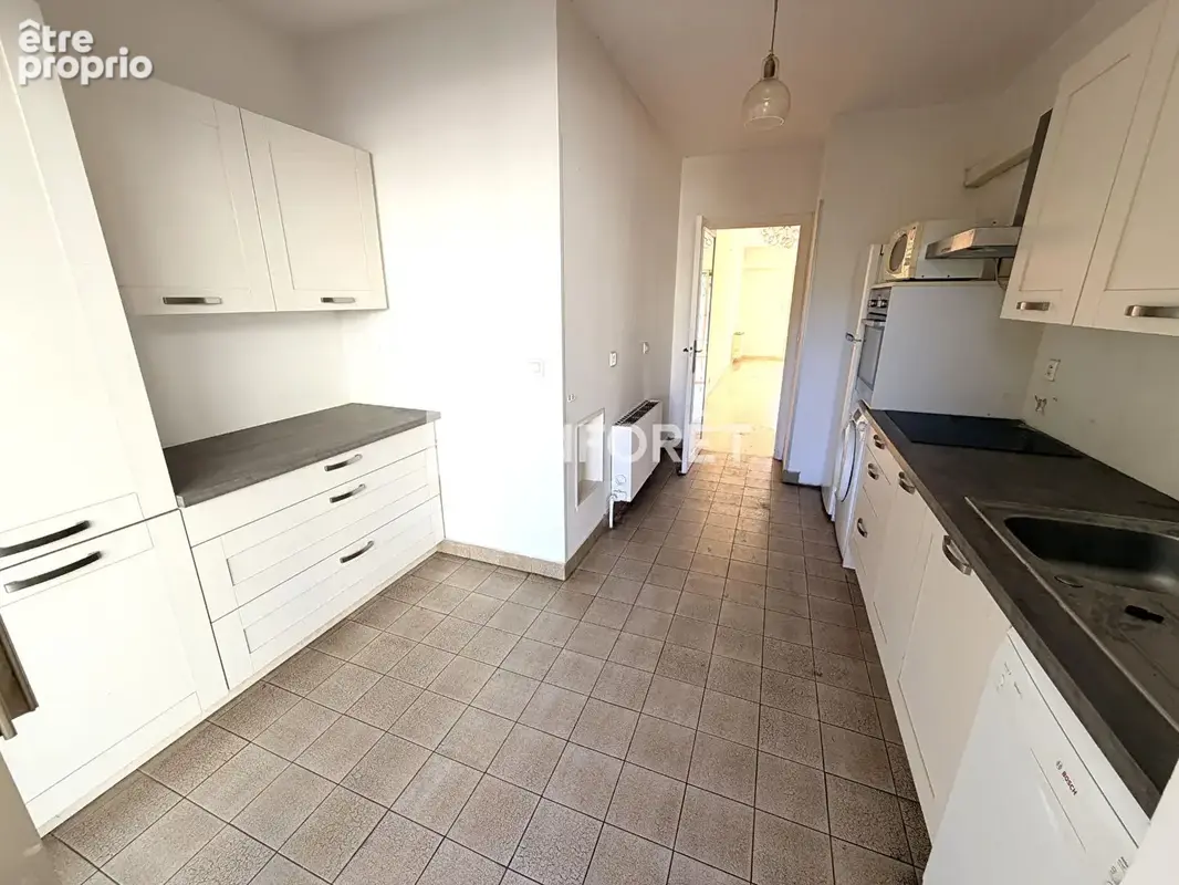 Cannes Oxford / Montrose : appartement 3/4 pièces 102 m² avec Box fermé et Cave - photo 6