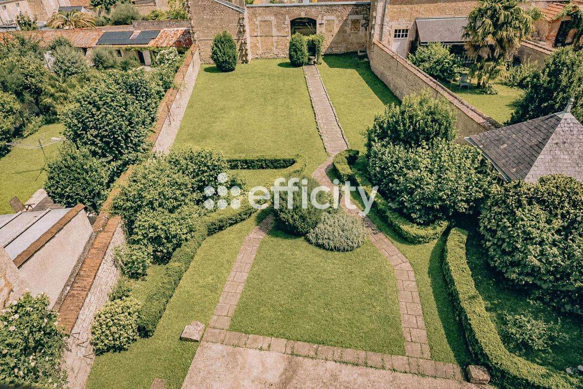 Maison 255 m² à Fontenay-Le-Comte  - photo 3