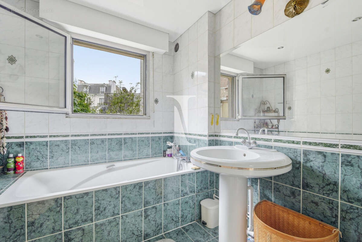 Appartement à PARIS-14E