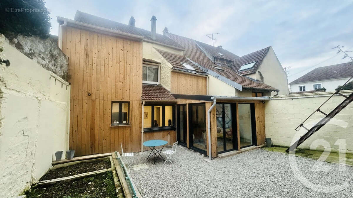 Maison à BONNIERES-SUR-SEINE