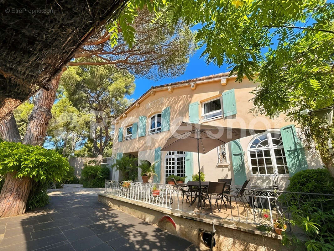 Maison à SAINT-CYR-SUR-MER