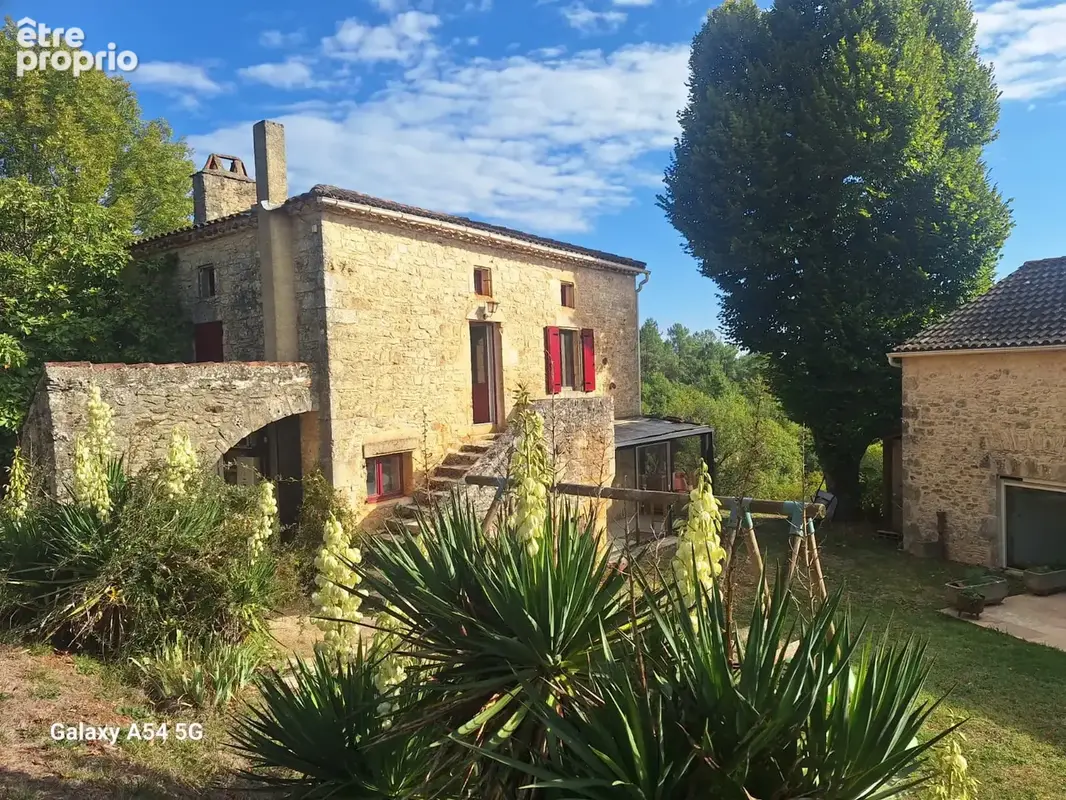 Ensemble immobilier de caractère - photo 1