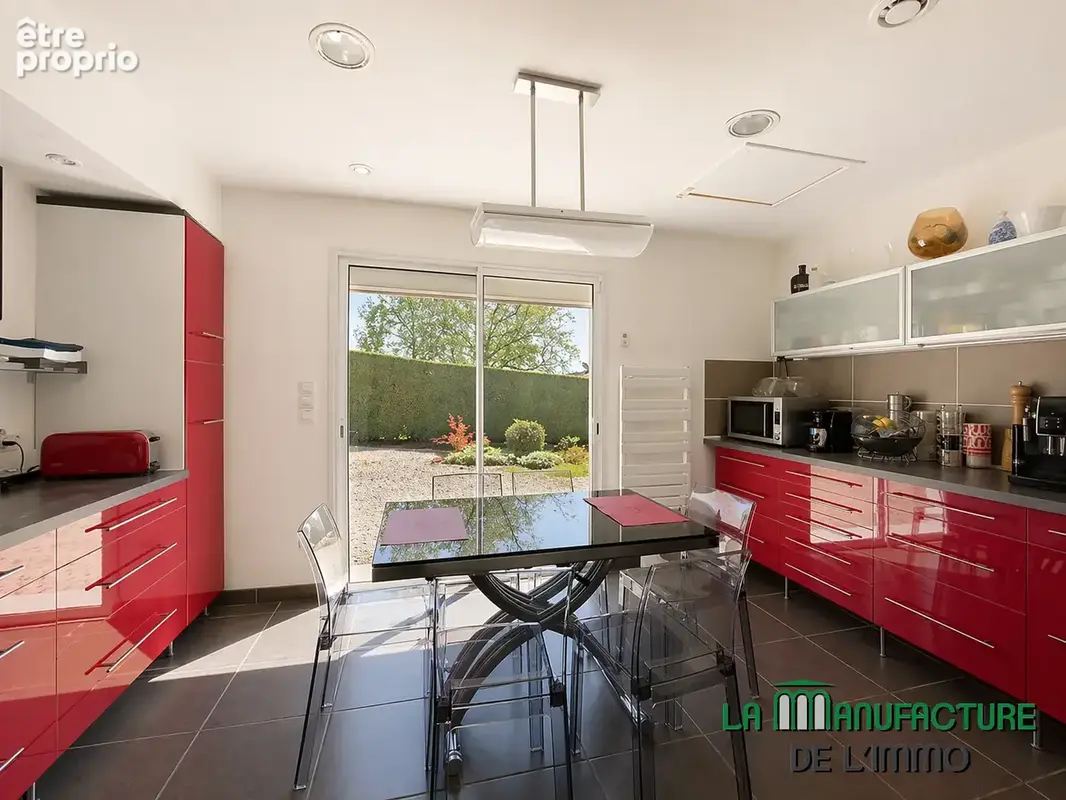 Villa de 280m2 avec piscine et dependance / vue exeptionnelle / saint-genest lerpt - photo 11