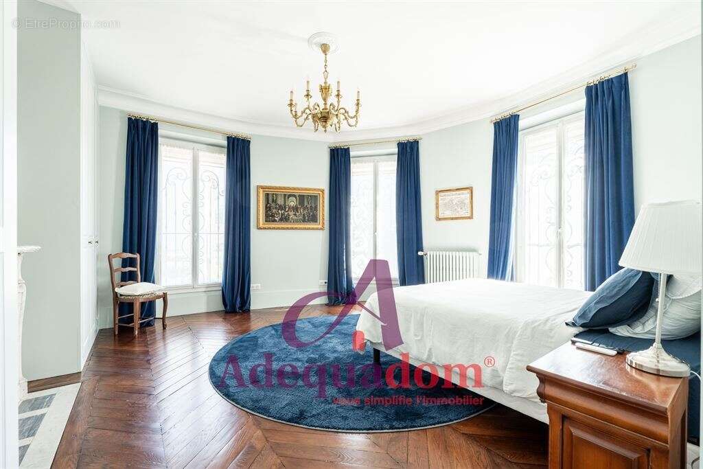 Maison à COURBEVOIE