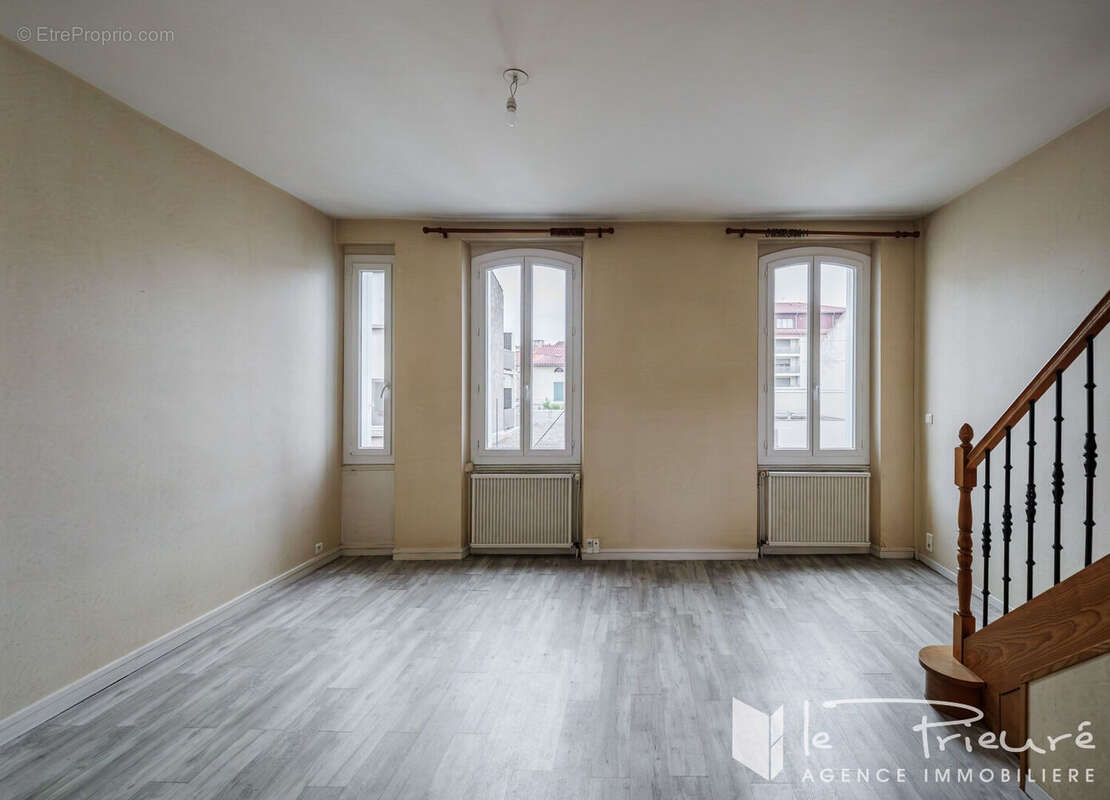 À deux pas de Pelloutier, maison de ville avec jardin, garage et potentiel d'aménagement - photo 5