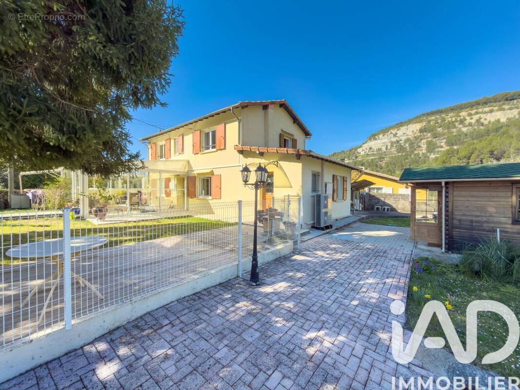 Photo 1 - Maison à PEILLE