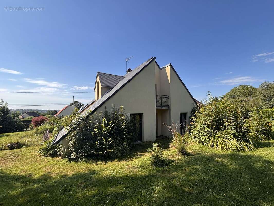 Maison 125 m² à Sainte-Suzanne-Sur-Vire  - photo 3
