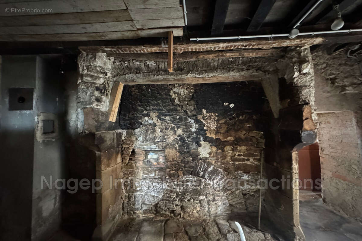 Maison à AIGUEPERSE