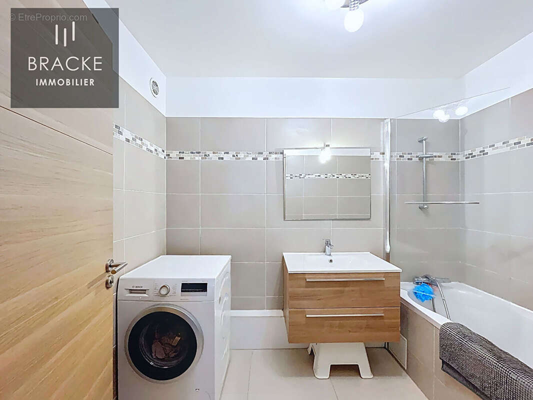 Appartement à COURBEVOIE