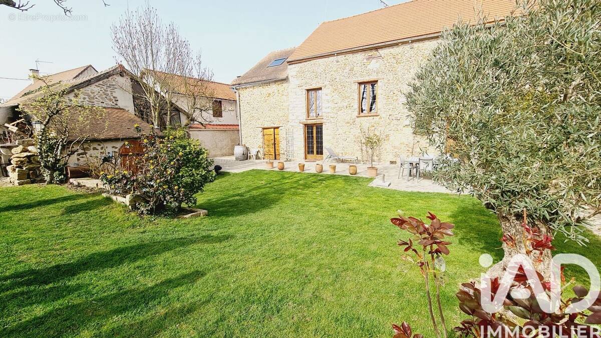 Photo 1 - Maison à FONTENAY-LES-BRIIS