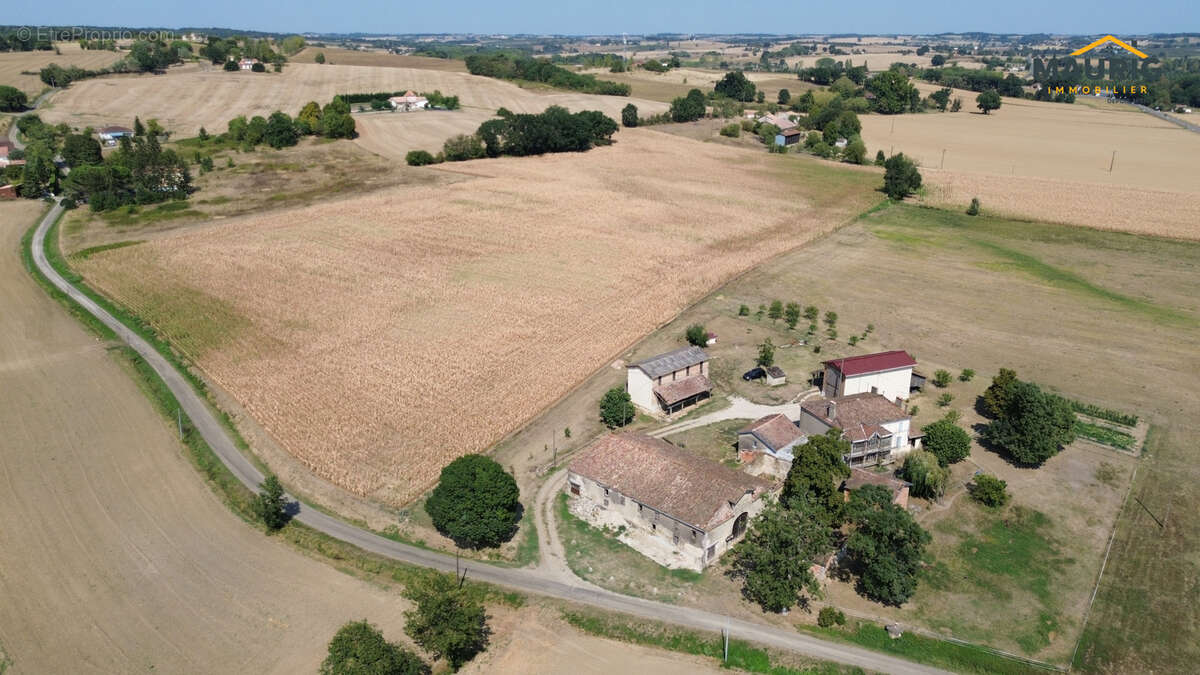 Propriété de campagne sur environ  10 hectares    idéale chevaux - photo 9
