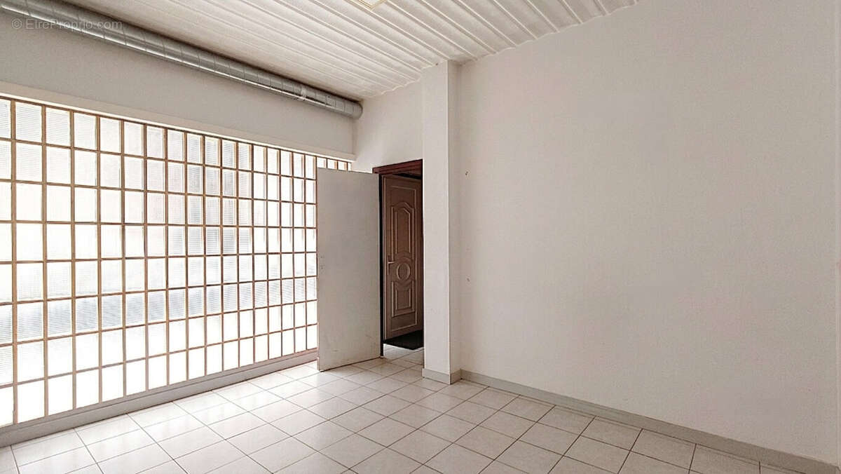 Bureaux 114 m² au rdc à 100m de la place Michelet - photo 6