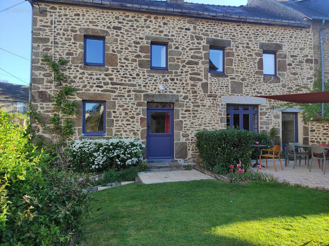 Maison à AMBRIERES-LES-VALLEES