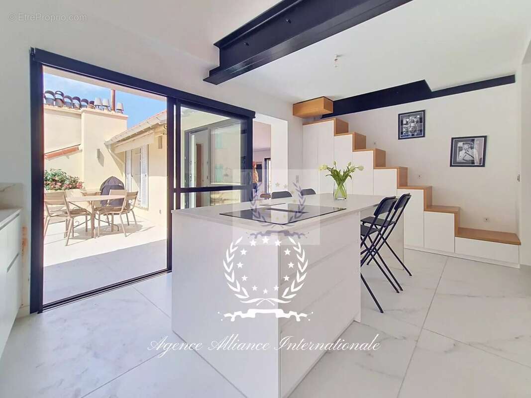Dernier étage d'exception de 100 m² – terrasse – vue mer & port - photo 7