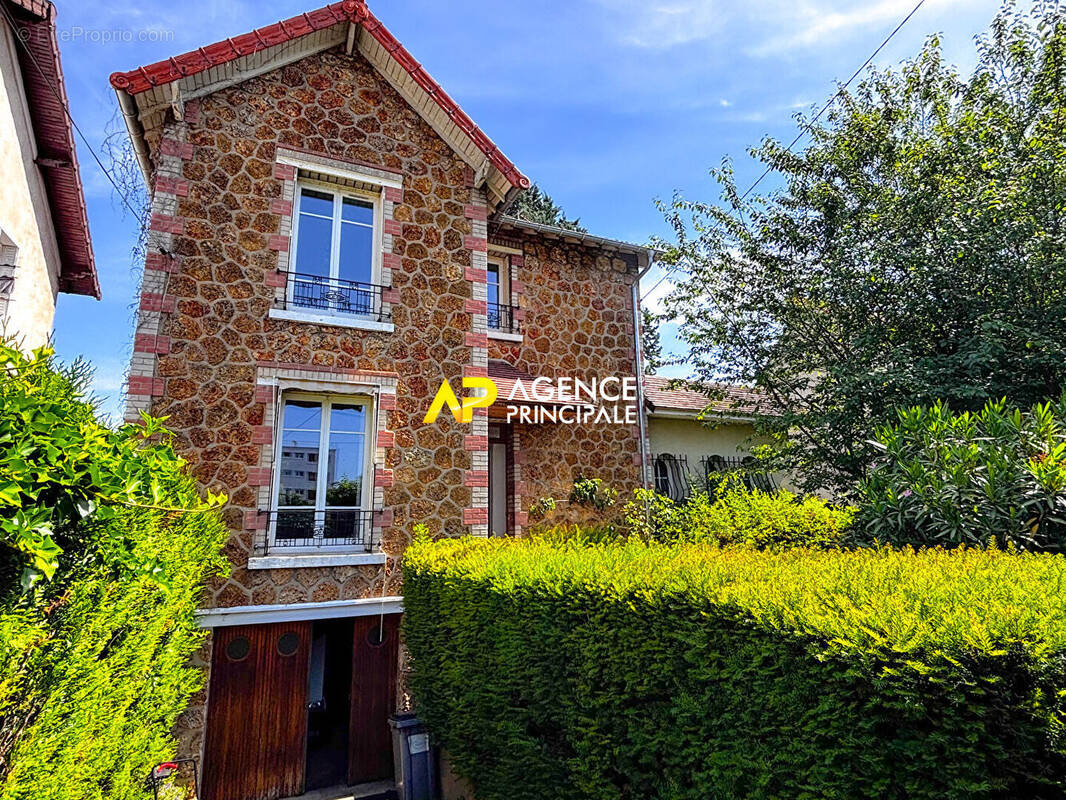 Maison à SARTROUVILLE