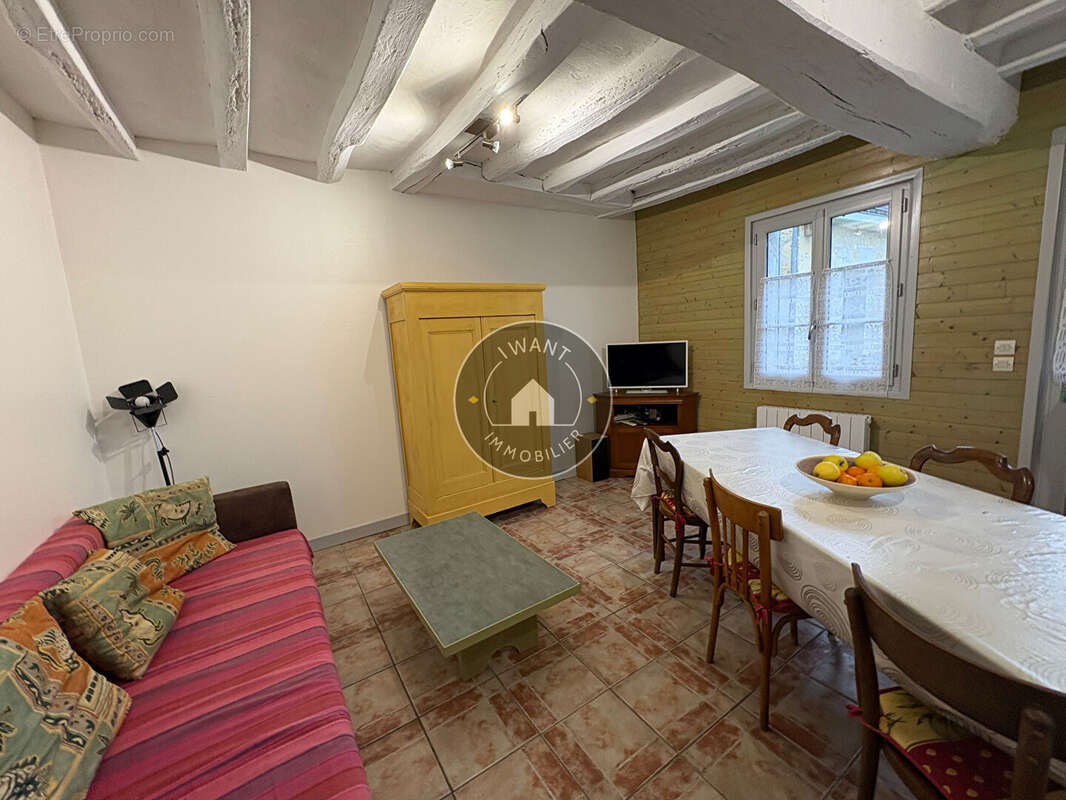 Maison à GENNES