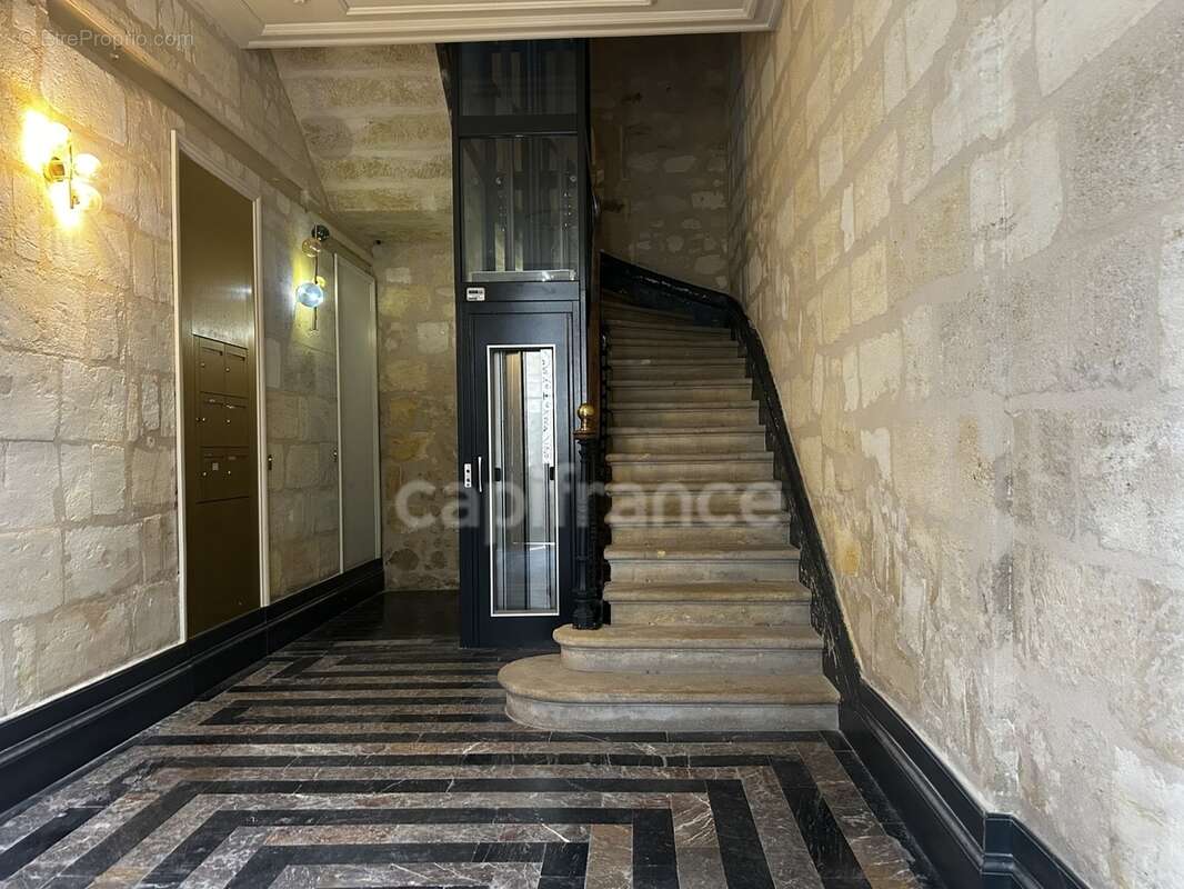 Appartement à vendre 3/ 4 avec balcon immeuble pierre Jardin public  BORDEAUX (33) - photo 14