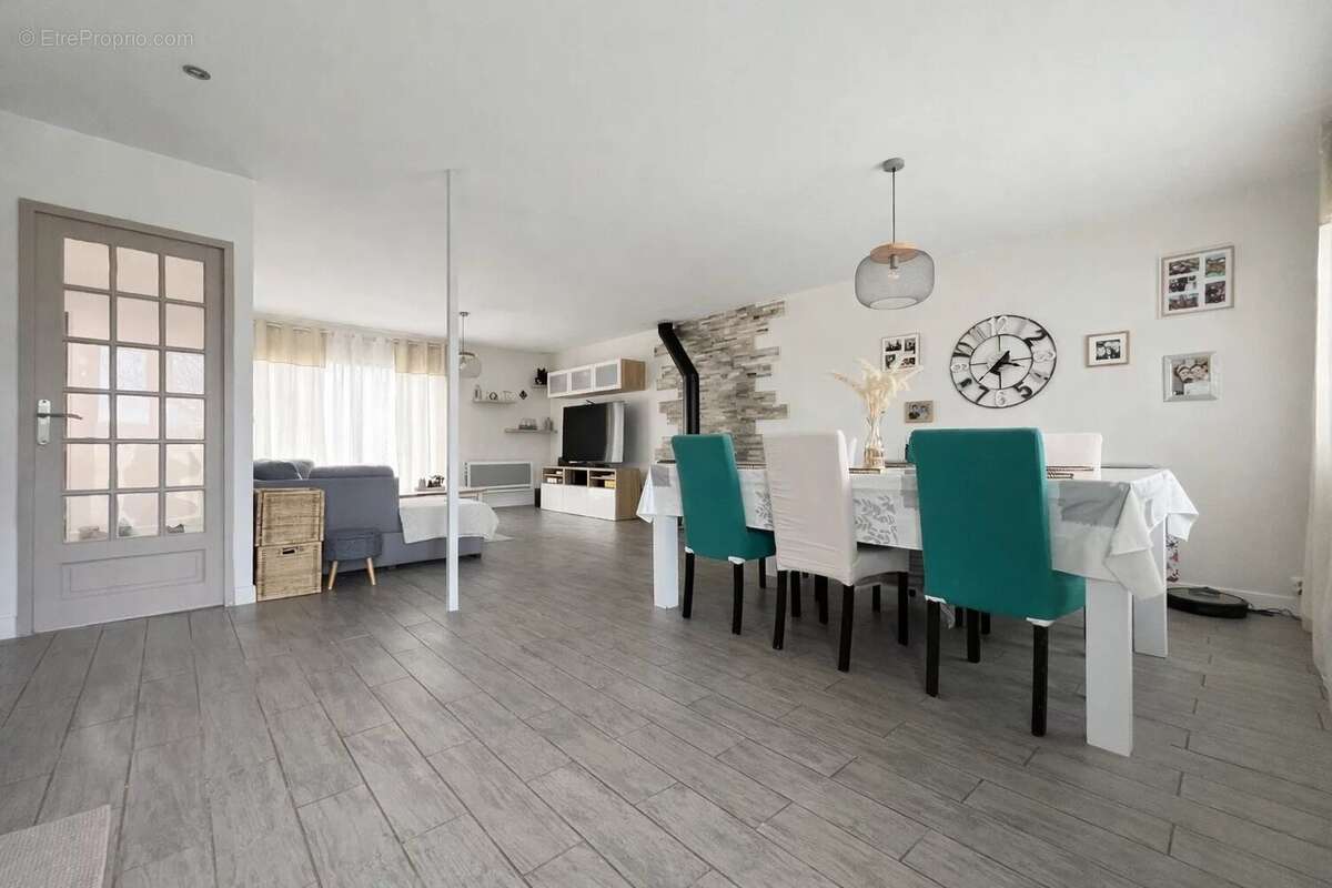 Maison à VILLENEUVE-LE-COMTE