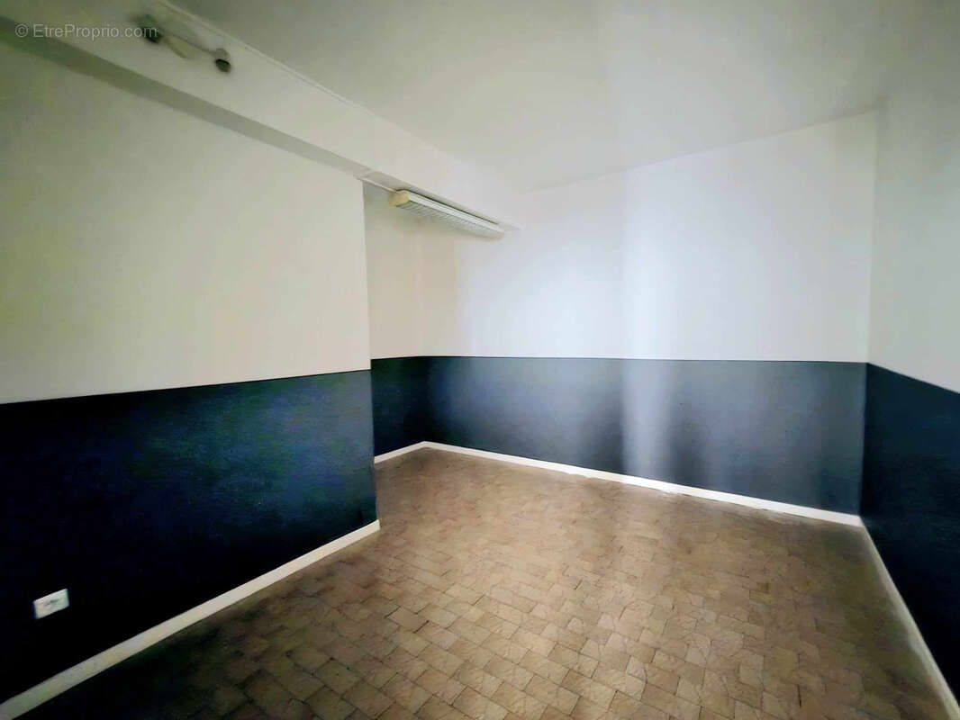 Commerce à SIX-FOURS-LES-PLAGES