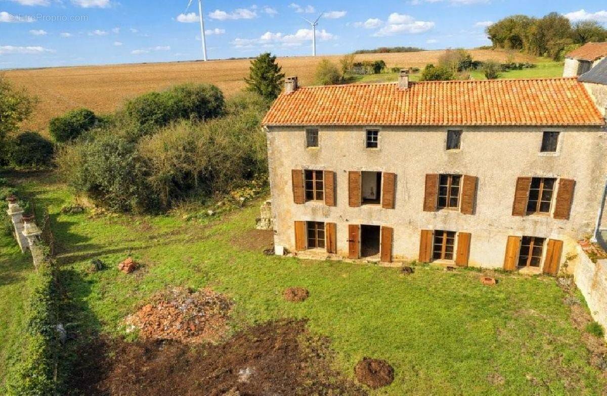 Maison à RUFFEC