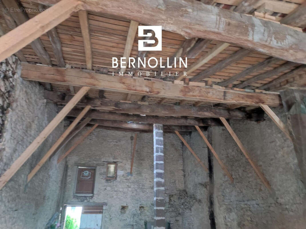Maison en pierre mitoyenne de 107 m2 à Treffort centre - photo 20