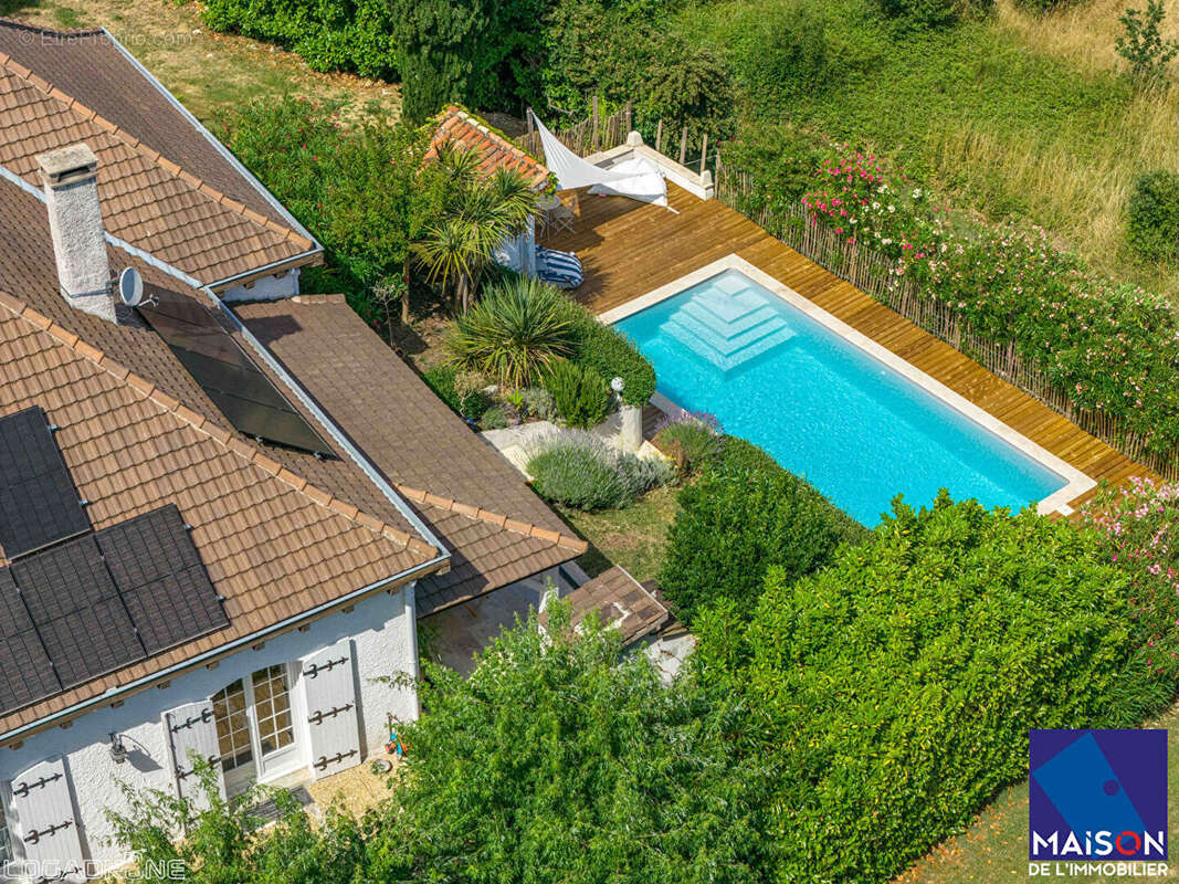 Sur les hauteurs de Villeneuve sur Lot, venez découvrir une charmante maison construite en 1975 d'environ 170m2 avec 3 chambres. - photo 17