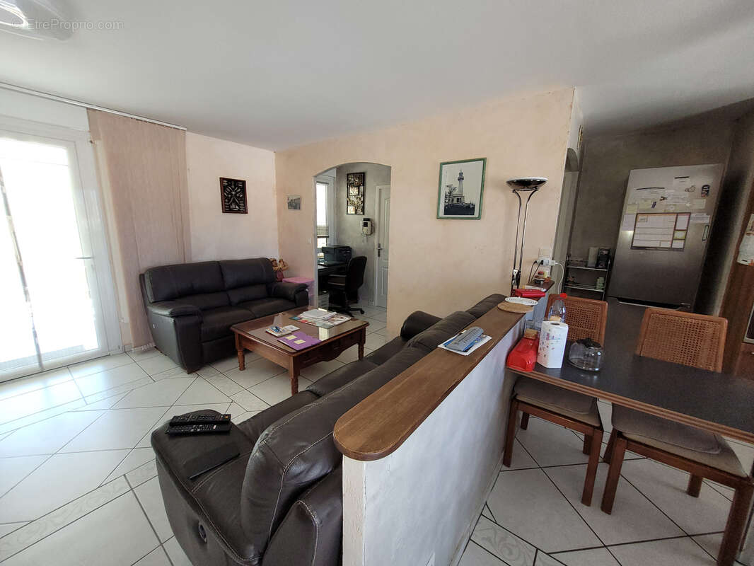 Fleury d'Aude Villa de type III de plain pied, SH 82 m2 avec garage de 19 m2 + un préau sur un terrain de 346 - photo 7