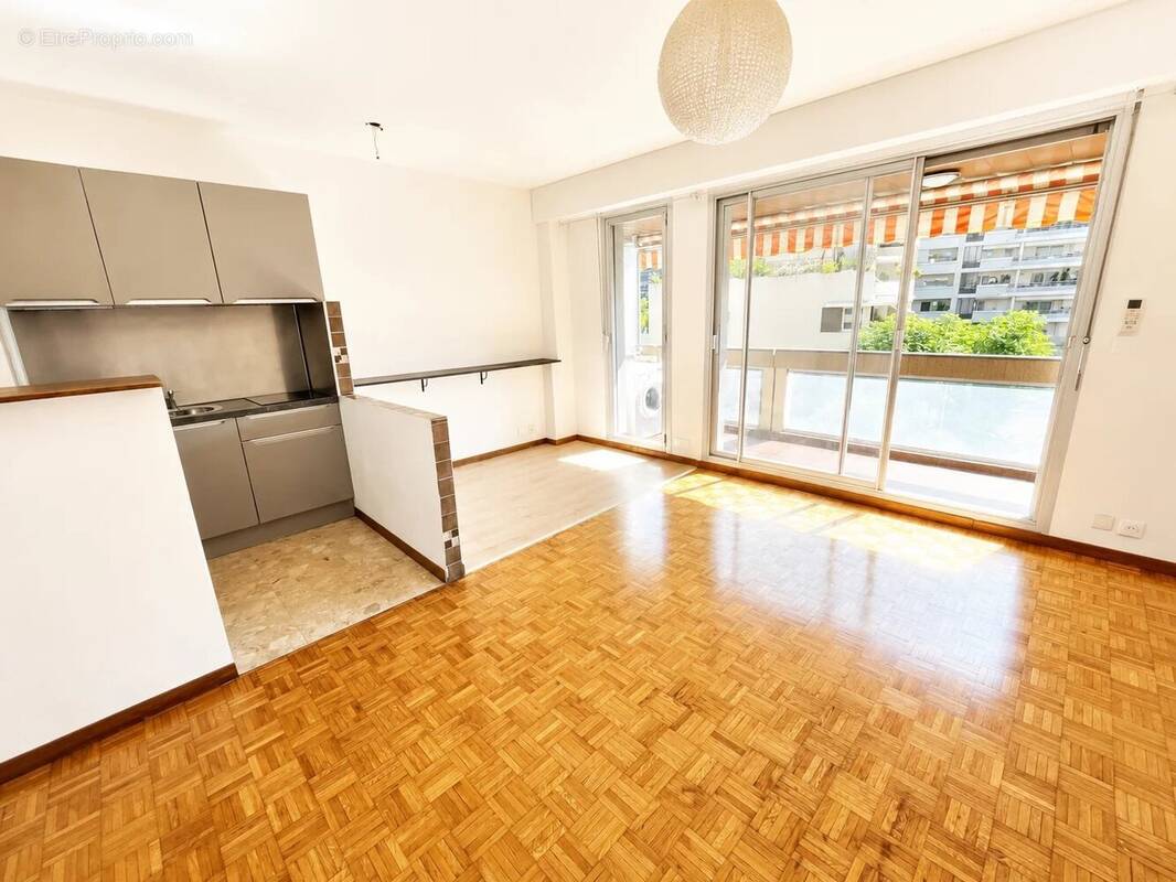 Appartement à MARSEILLE-8E