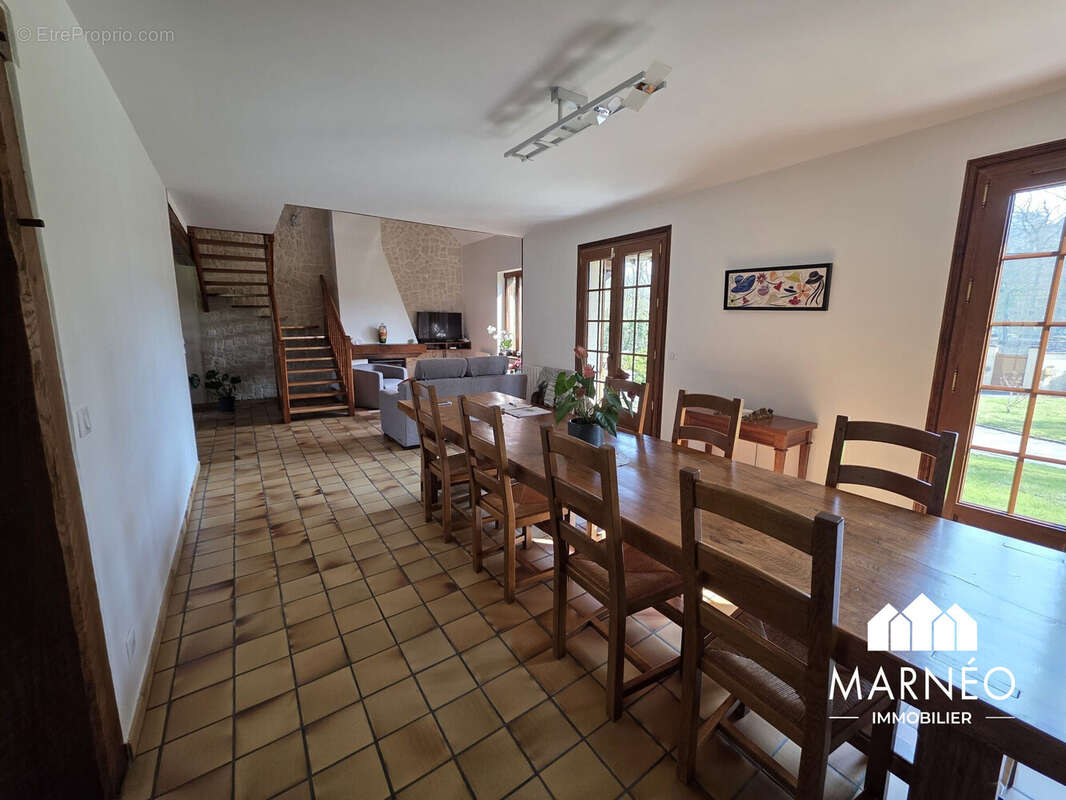 Maison 137 m² à Arbonne-La-Foret  - photo 5