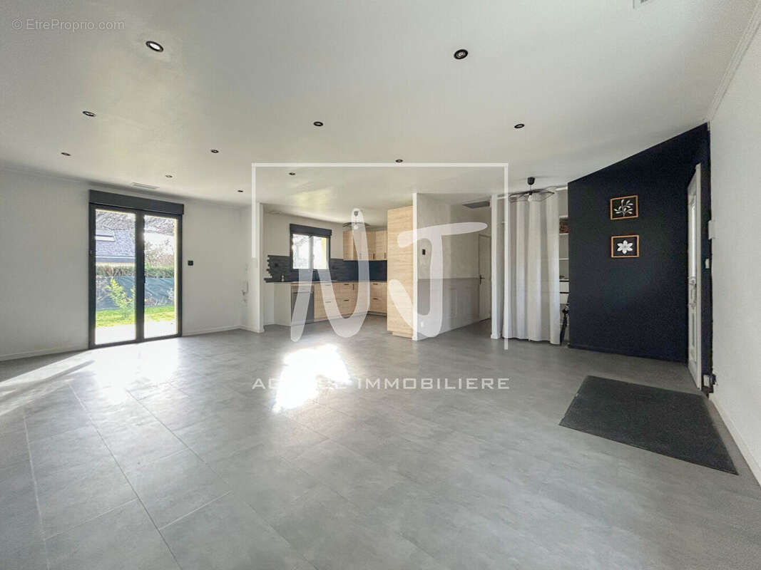 Maison à LES PONTS-DE-CE