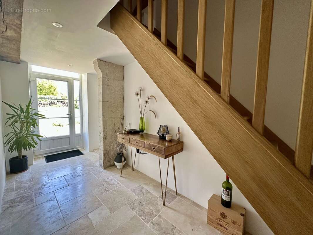 Maison de campagne rénovée avec piscine et grange séparée - photo 6