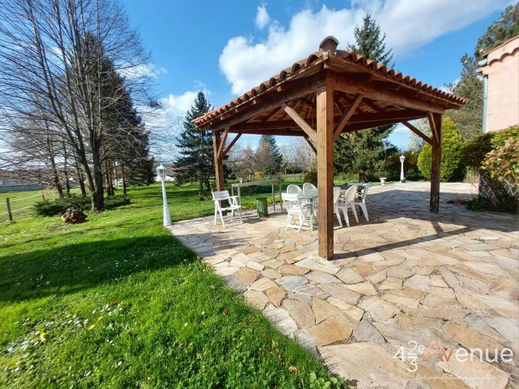 Maison à SAINT-BONNET-LES-OULES