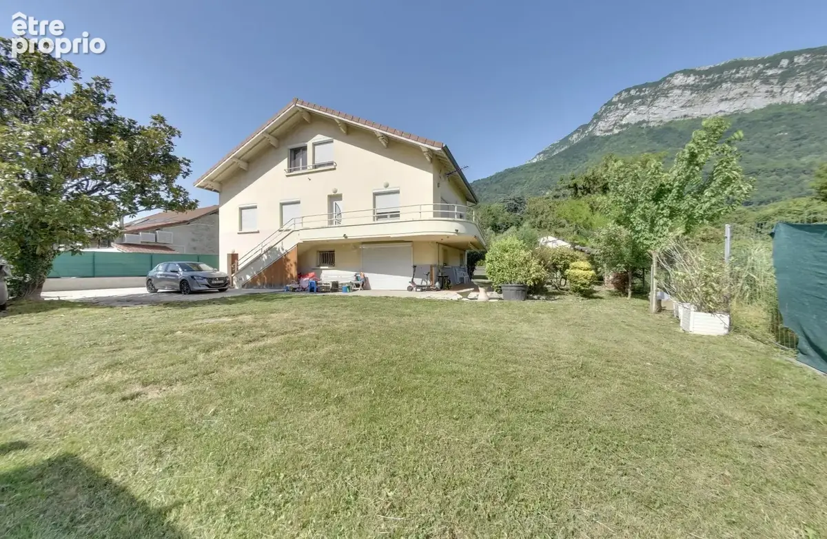Maison 8 pièces 228 m² à vendre à Fontanil-Cornillon (38120) - photo 1