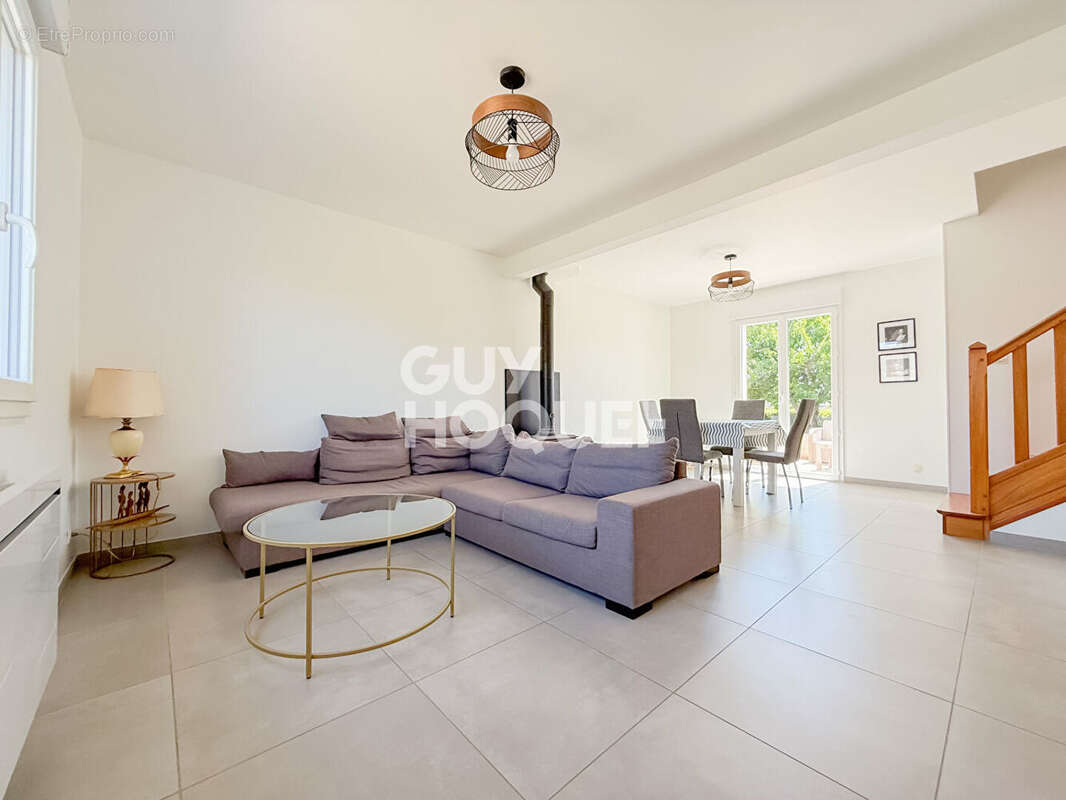 Maison à DEMOUVILLE