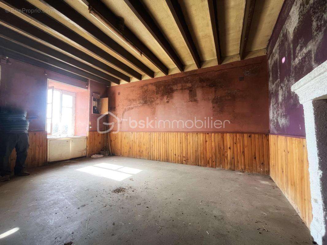 Maison en pierre à rénover – 4 pièces – terrain 2046 m² – terrasse plein sud avec vue sur la vallée - photo 7
