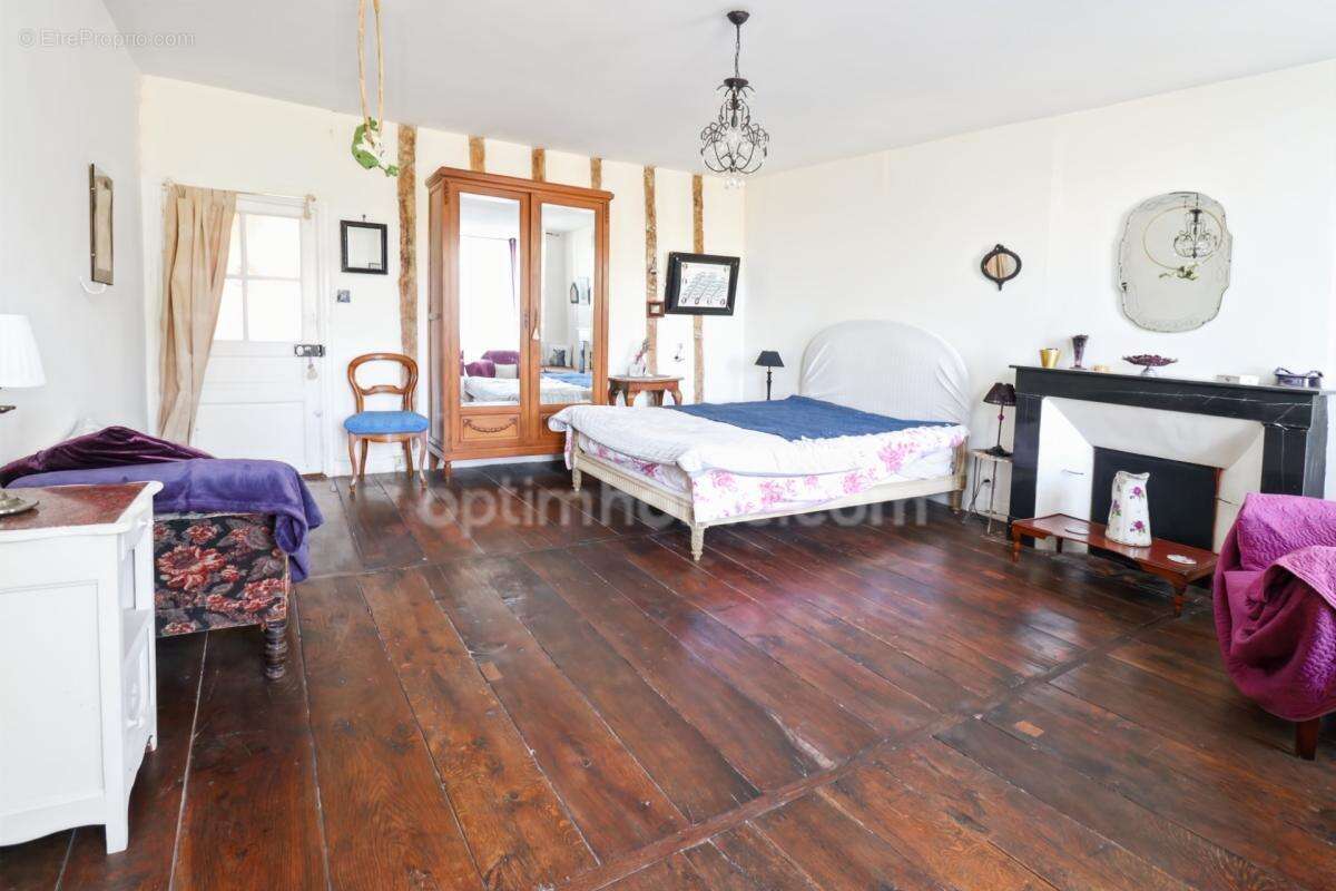 Maison de Charme et de Caractère de 353 m² - 9 Pièces - 6 Chambres sur parcelle de 662 m² - BELLAC 87300 - photo 34