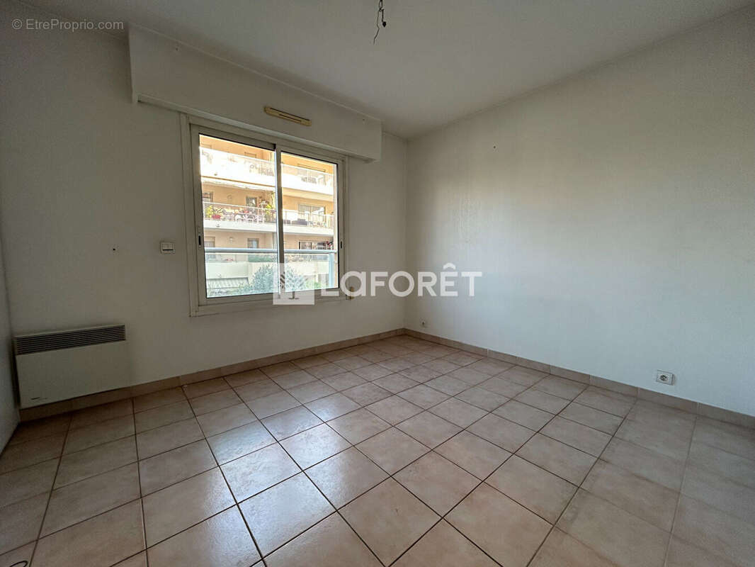 Appartement à SAINT-LAURENT-DU-VAR