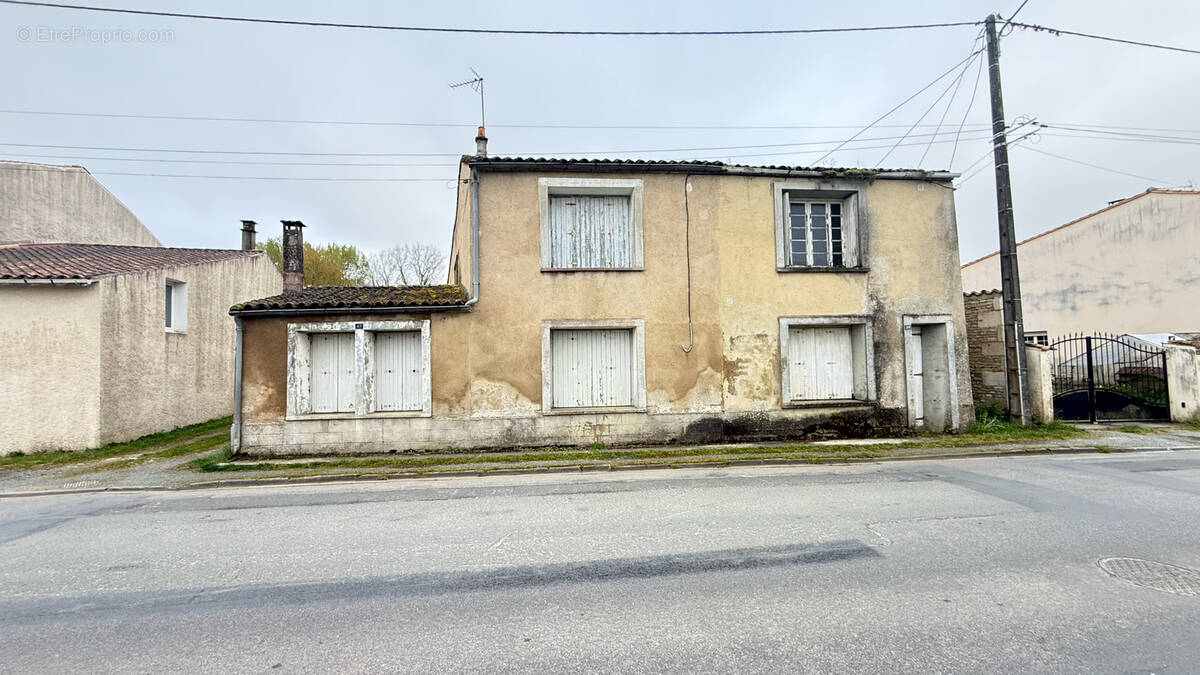 Maison à COULON