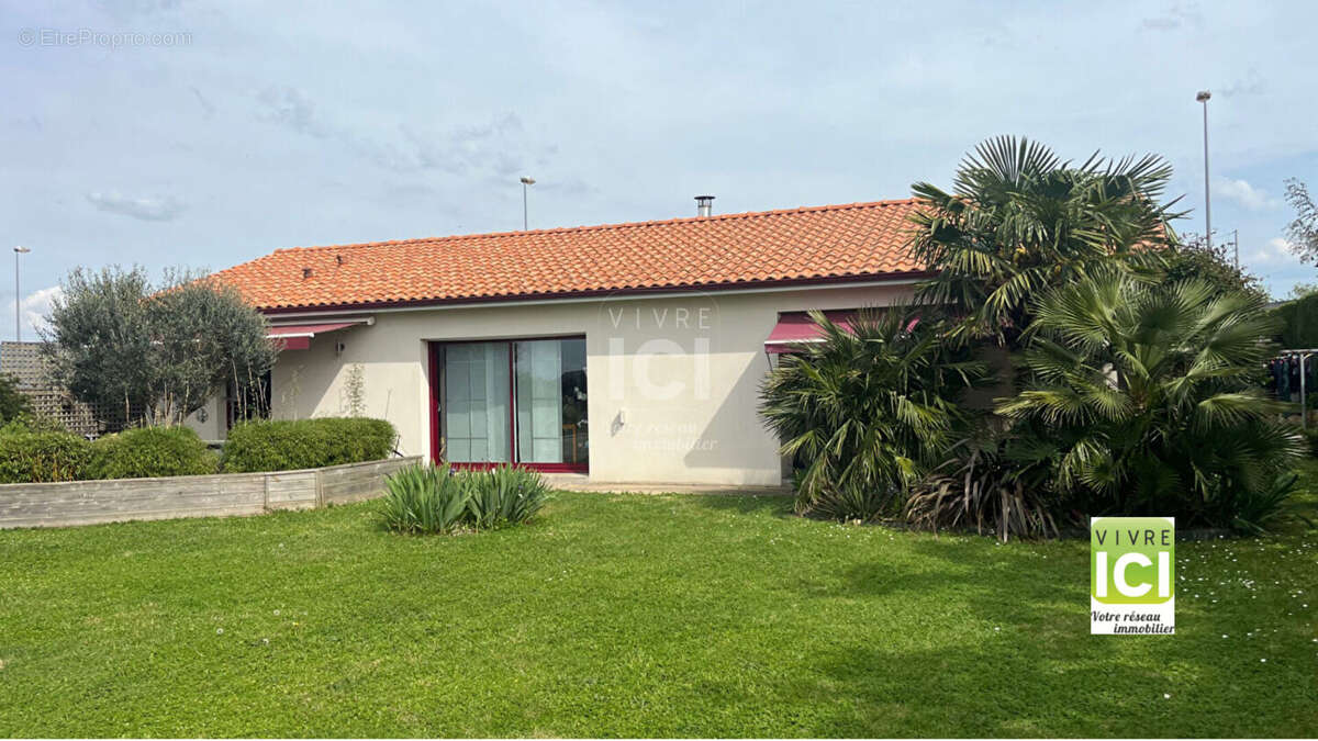 Maison à LA CHAPELLE-BASSE-MER