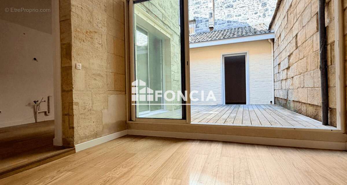 Appartement avec patio central – Une opportunité rare au cœur du centre historique de Bordeaux - photo 2