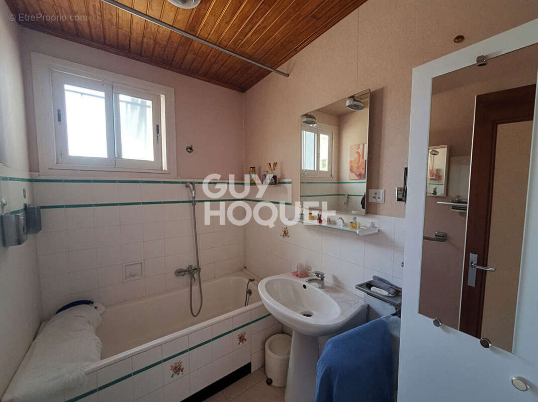 Maison à vendre à Laudun l'Ardoise - 4 pièces avec beau terrain - photo 5