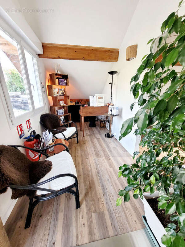 Commerce à MONTBONNOT-SAINT-MARTIN