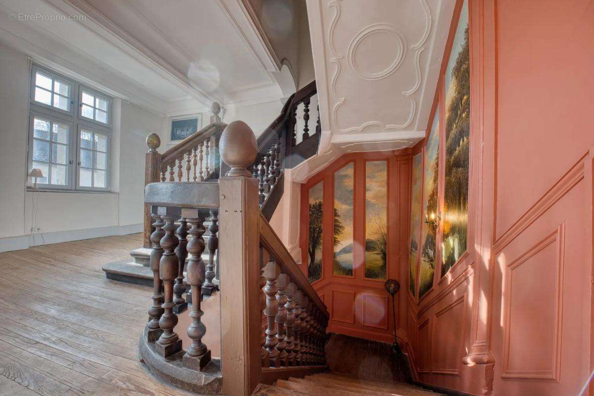 Maison à VIC-SUR-SEILLE