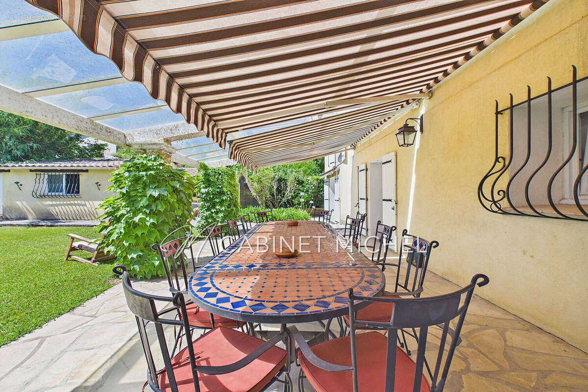 Maison 177 m² à Roquefort-Les-Pins  - photo 3