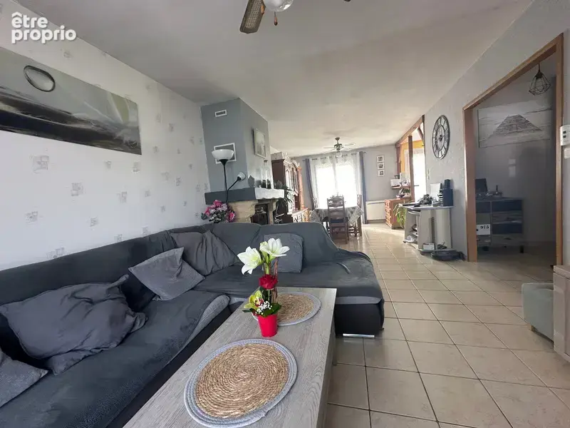 La Roche-sur-Yon Quartier Saint André d'Ornay trois chambres + un studio - photo 2