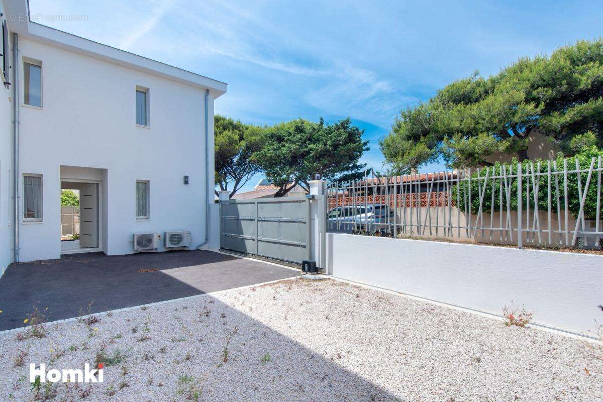 CARRO – Maison mitoyenne d’un côté avec terrasse de 19 m² et vue mer panoramique - photo 17