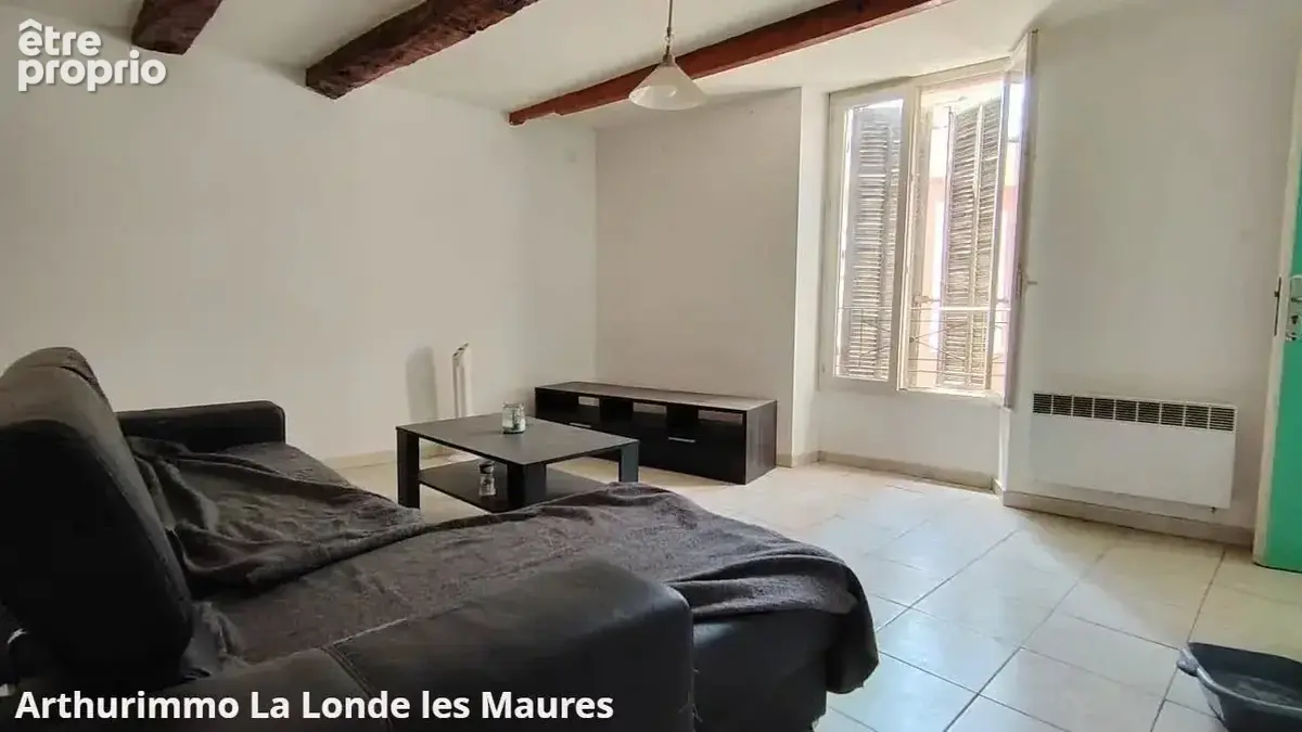 Immeuble composé de trois T3 et un commerce à La Roquebrussanne - photo 2